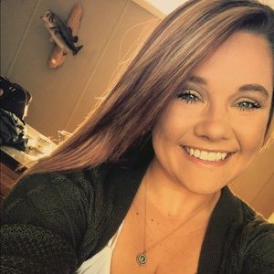 Meet your Posher, Alexis